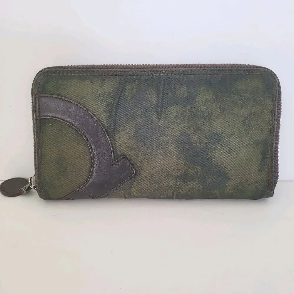 Salvatore Ferragamo Gancini Wallet Zip Around Green‎ Designer Large Italian Logo